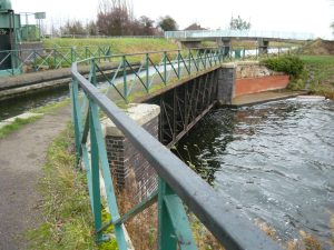 Mullicourt Aqueduct: one waterway crosses another